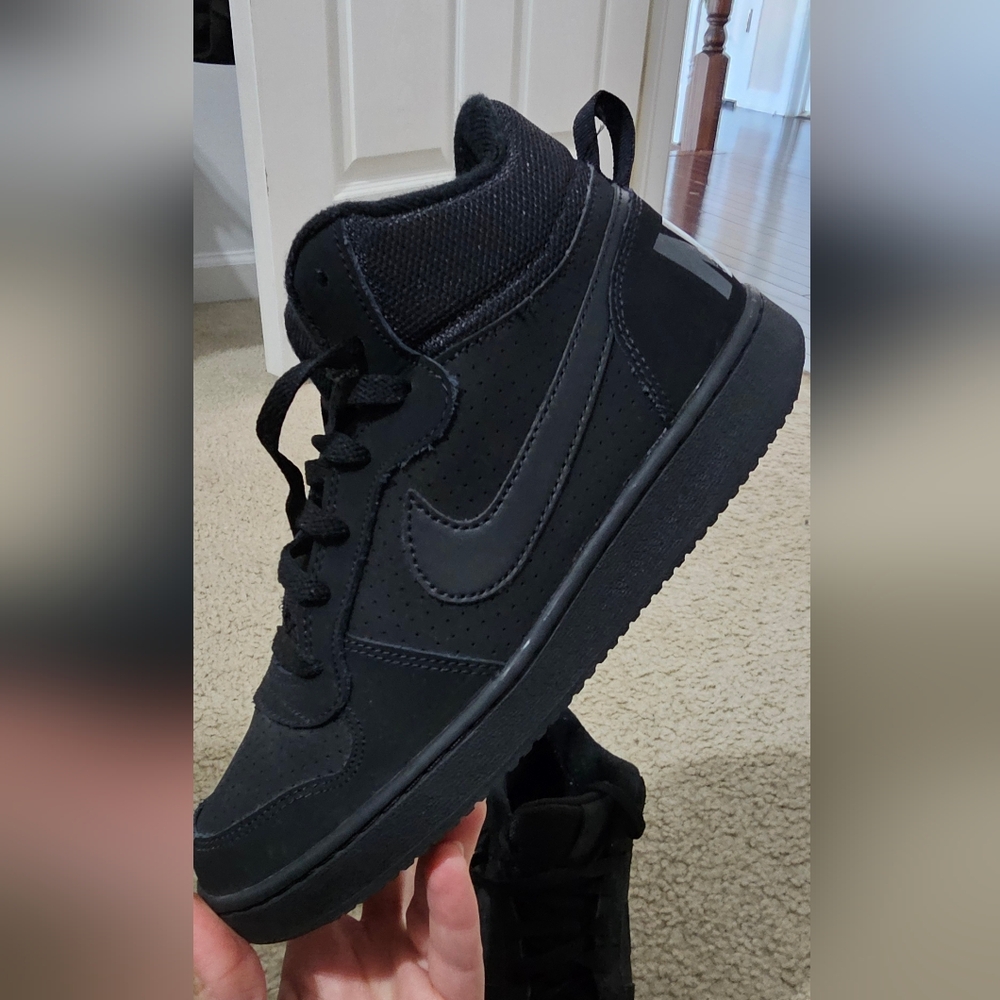 Nike Borough Mid Gs All-Black Sneakers